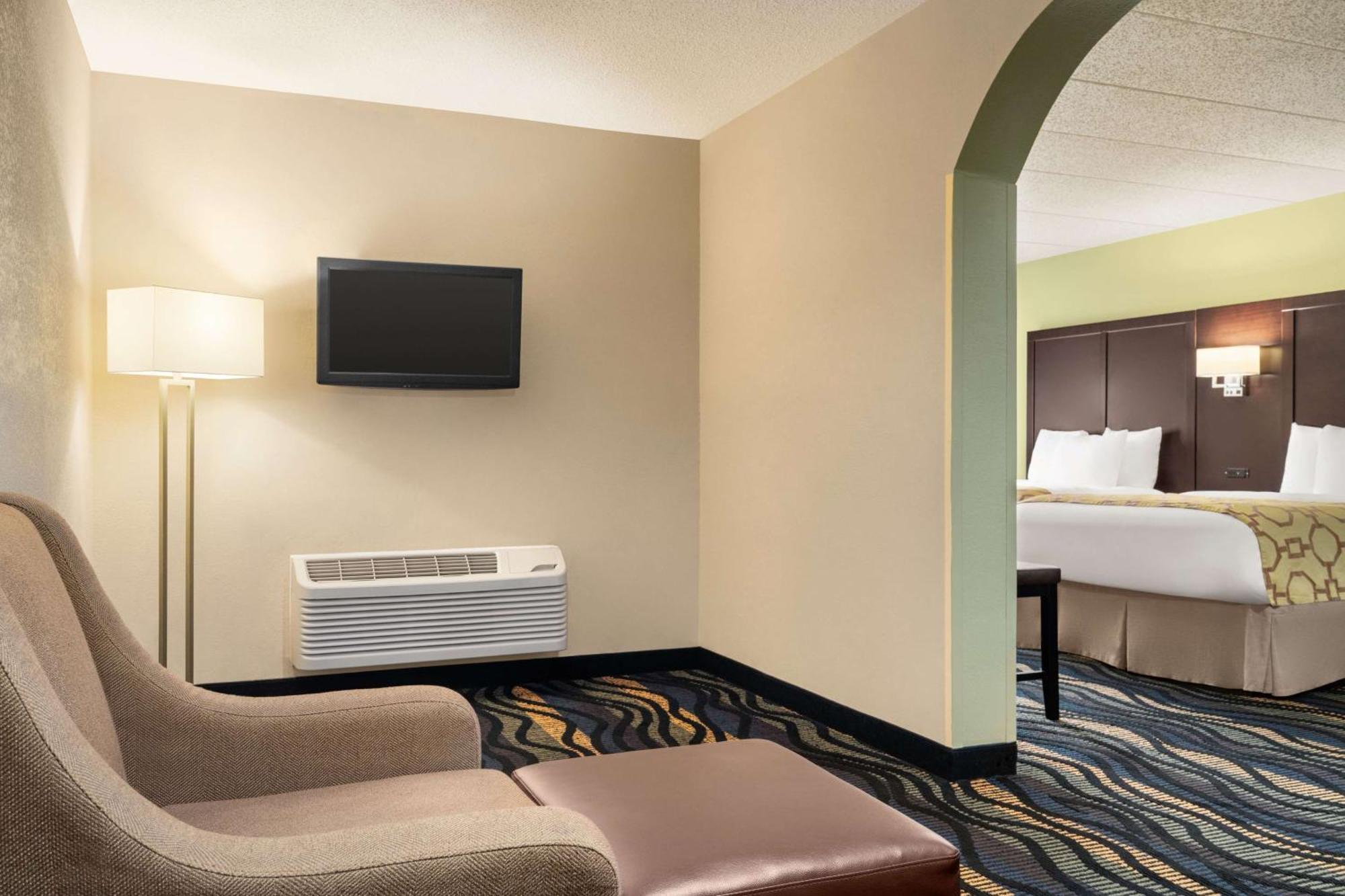 Baymont By Wyndham Georgetown Hotel Exterior foto