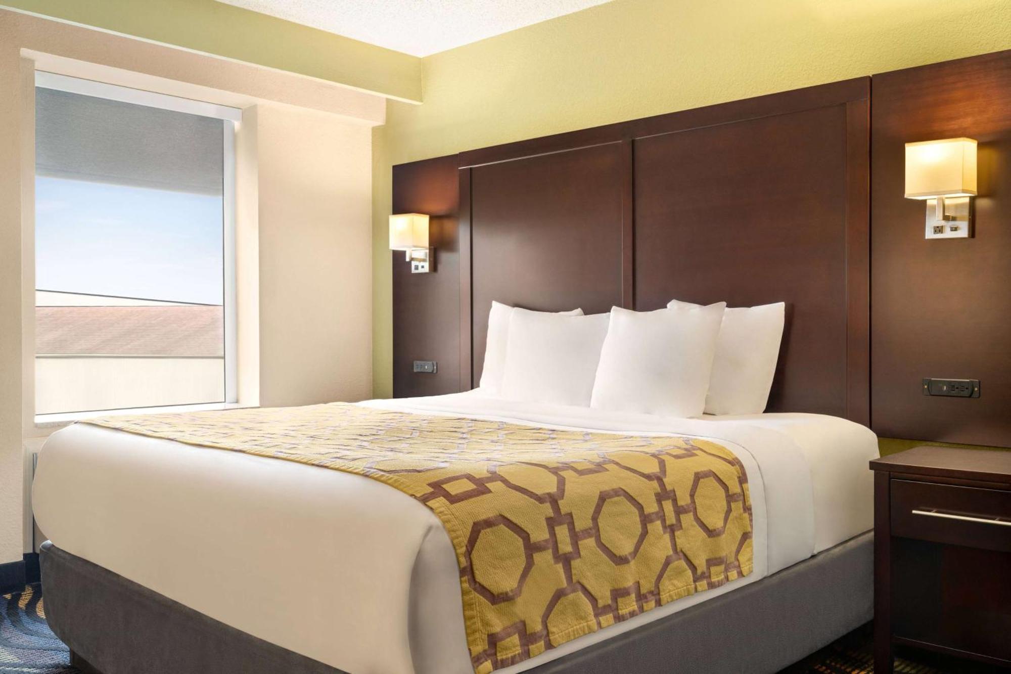 Baymont By Wyndham Georgetown Hotel Exterior foto