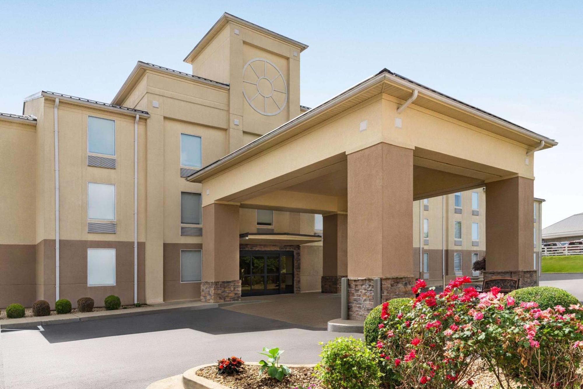 Baymont By Wyndham Georgetown Hotel Exterior foto